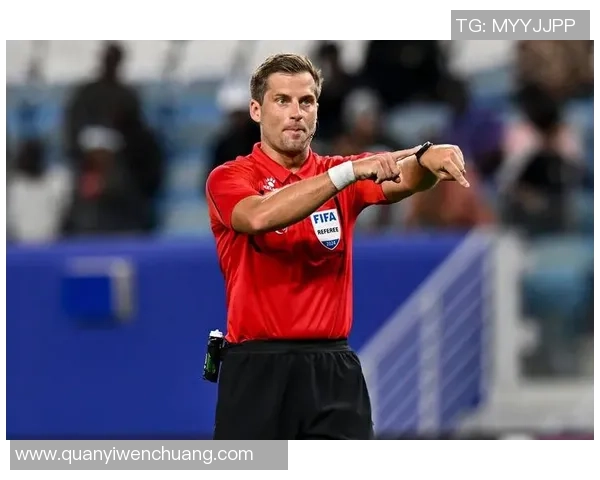 足球明星醉酒夜店狂欢引发热议众人关注其私生活与职业形象